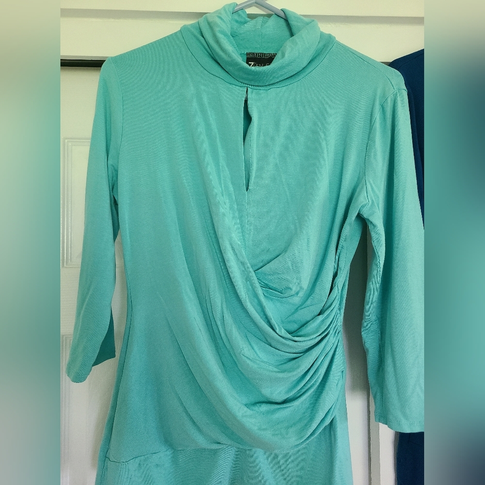 2 NY & Co long sleeve runched keyhole tops sz M - Picture 2 of 5